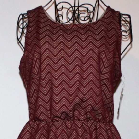 Heartsoul NWT Red Chevron Sleeveless Dress Back Zip Sz M Holiday Christmas Party - Picture 7 of 9